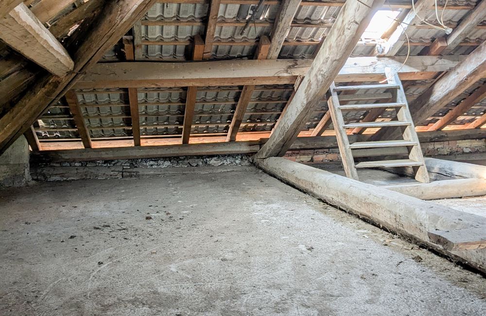 VENDITA EDIFICIO CIELO-TERRA NEL CENTRO DI LOCCA - Vendita Edificio terra-cielo Ledro (fraz. Locca) Valle di Ledro