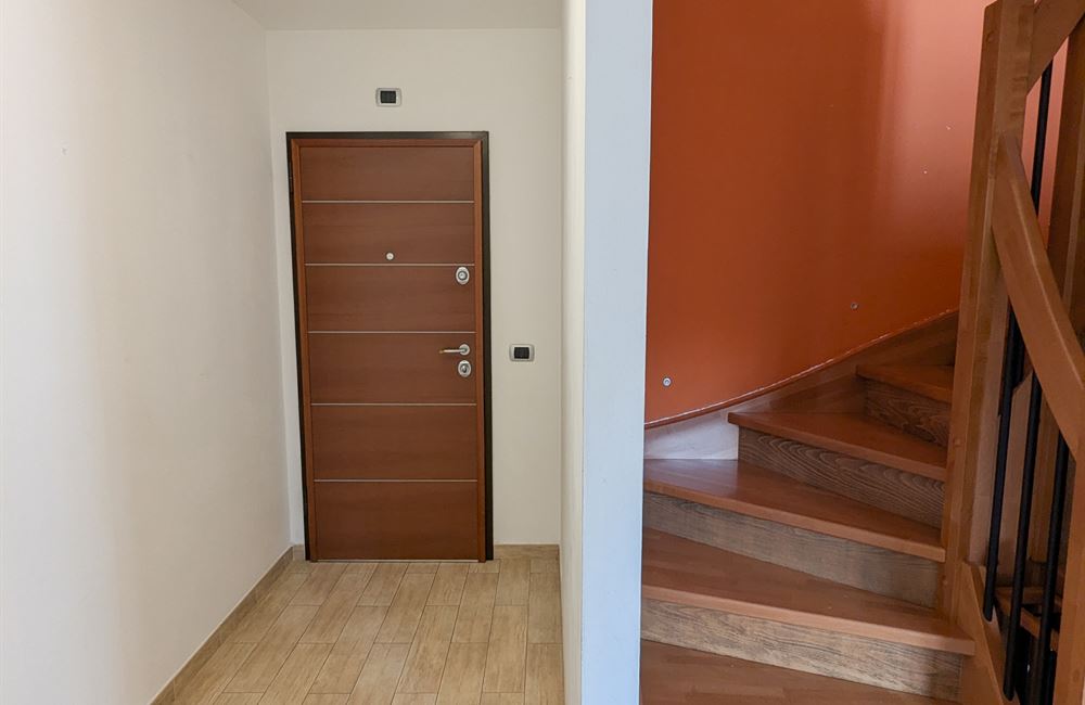 APPARTAMENTO SU DUE LIVELLI CON GARAGE, CANTINA E POSTO AUTO - Vendita Appartamento trilocale Ledro (fraz. Tiarno di Sopra) Valle di Ledro