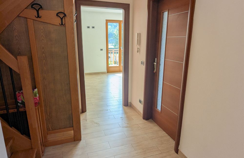 APPARTAMENTO SU DUE LIVELLI CON GARAGE, CANTINA E POSTO AUTO - Vendita Appartamento trilocale Ledro (fraz. Tiarno di Sopra) Valle di Ledro