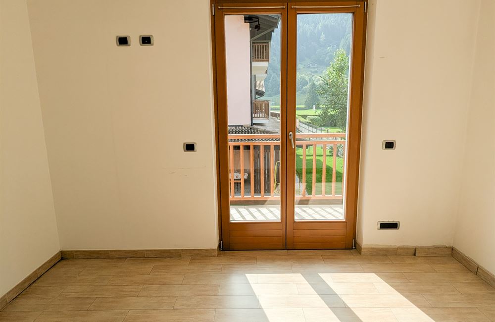 APPARTAMENTO SU DUE LIVELLI CON GARAGE, CANTINA E POSTO AUTO - Vendita Appartamento trilocale Ledro (fraz. Tiarno di Sopra) Valle di Ledro