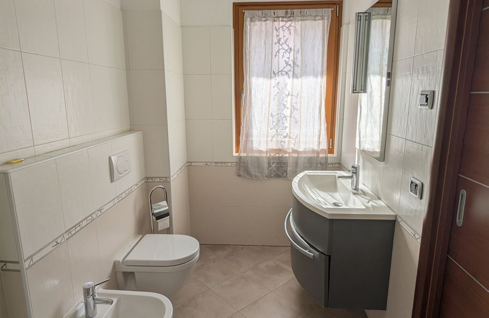 APPARTAMENTO SU DUE LIVELLI CON GARAGE, CANTINA E POSTO AUTO - Vendita Appartamento trilocale Ledro (fraz. Tiarno di Sopra) Valle di Ledro