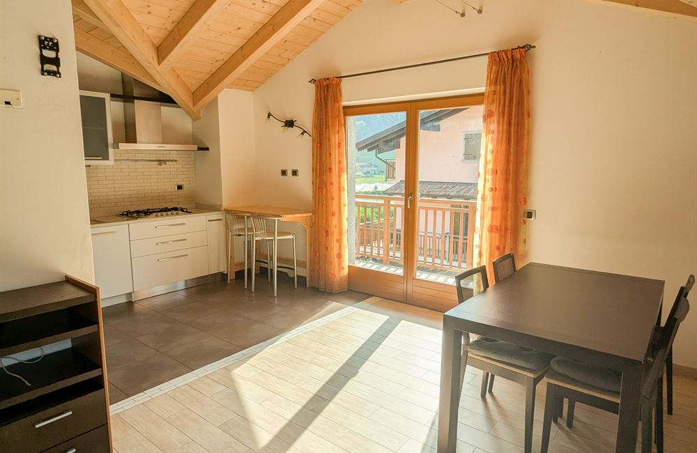 APPARTAMENTO SU DUE LIVELLI CON GARAGE, CANTINA E POSTO AUTO - Vendita Appartamento trilocale Ledro (fraz. Tiarno di Sopra) Valle di Ledro