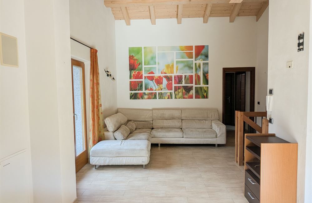 APPARTAMENTO SU DUE LIVELLI CON GARAGE, CANTINA E POSTO AUTO - Vendita Appartamento trilocale Ledro (fraz. Tiarno di Sopra) Valle di Ledro