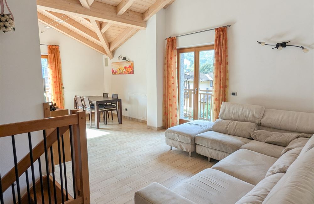 APPARTAMENTO SU DUE LIVELLI CON GARAGE, CANTINA E POSTO AUTO - Vendita Appartamento trilocale Ledro (fraz. Tiarno di Sopra) Valle di Ledro