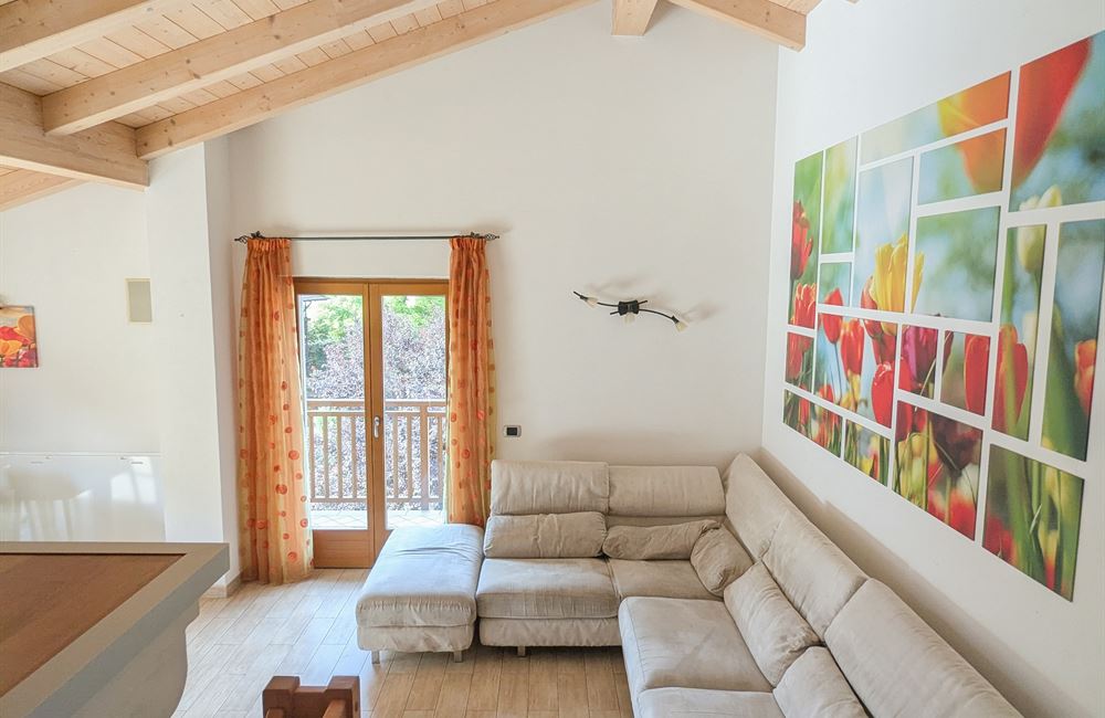 APPARTAMENTO SU DUE LIVELLI CON GARAGE, CANTINA E POSTO AUTO - Vendita Appartamento trilocale Ledro (fraz. Tiarno di Sopra) Valle di Ledro