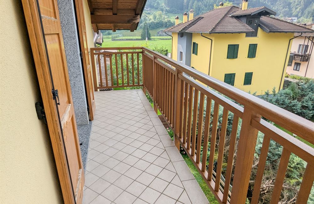 APPARTAMENTO SU DUE LIVELLI CON GARAGE, CANTINA E POSTO AUTO - Vendita Appartamento trilocale Ledro (fraz. Tiarno di Sopra) Valle di Ledro