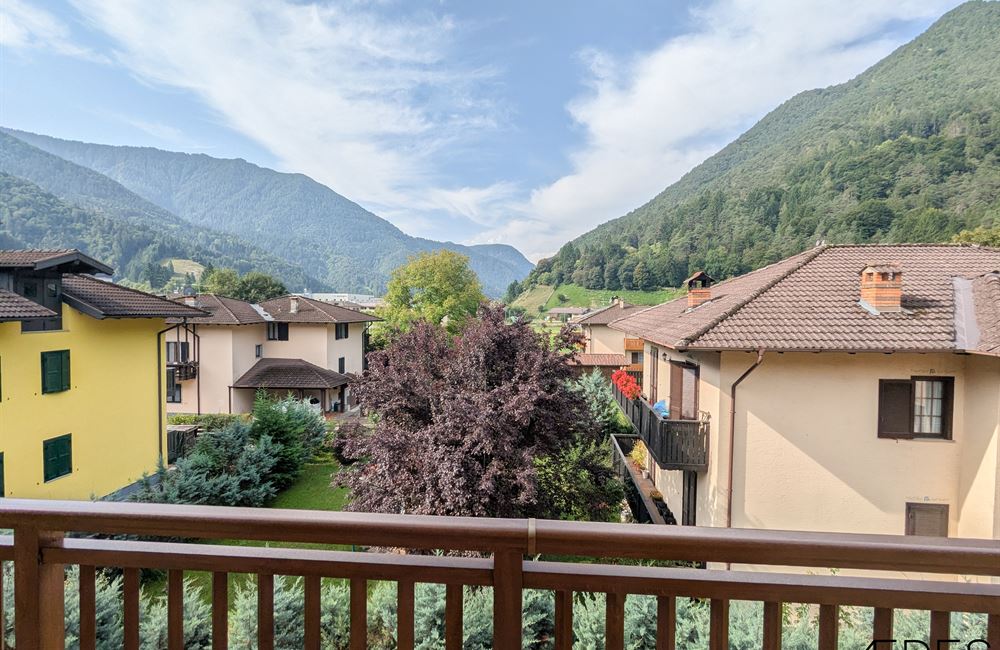APPARTAMENTO SU DUE LIVELLI CON GARAGE, CANTINA E POSTO AUTO - Vendita Appartamento trilocale Ledro (fraz. Tiarno di Sopra) Valle di Ledro