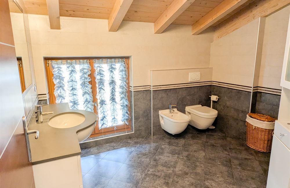 APPARTAMENTO SU DUE LIVELLI CON GARAGE, CANTINA E POSTO AUTO - Vendita Appartamento trilocale Ledro (fraz. Tiarno di Sopra) Valle di Ledro