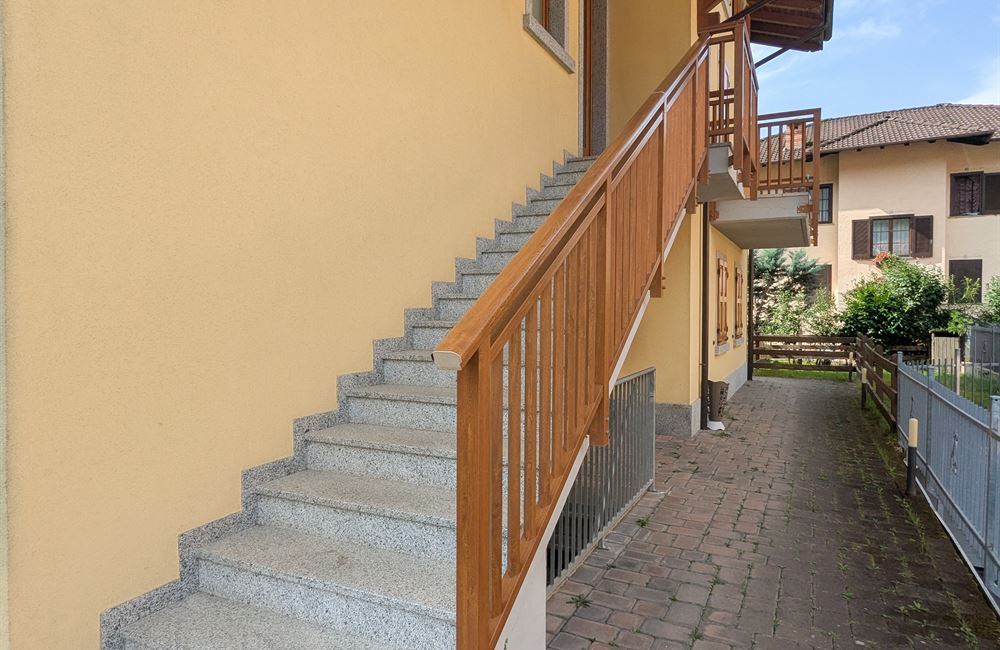APPARTAMENTO SU DUE LIVELLI CON GARAGE, CANTINA E POSTO AUTO - Vendita Appartamento trilocale Ledro (fraz. Tiarno di Sopra) Valle di Ledro