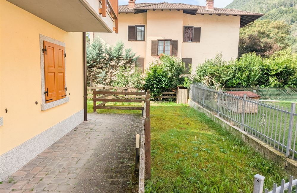 APPARTAMENTO SU DUE LIVELLI CON GARAGE, CANTINA E POSTO AUTO - Vendita Appartamento trilocale Ledro (fraz. Tiarno di Sopra) Valle di Ledro