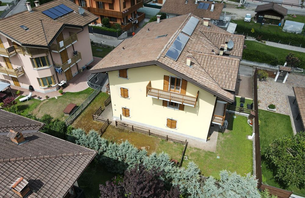 APPARTAMENTO SU DUE LIVELLI CON GARAGE, CANTINA E POSTO AUTO - Vendita Appartamento trilocale Ledro (fraz. Tiarno di Sopra) Valle di Ledro