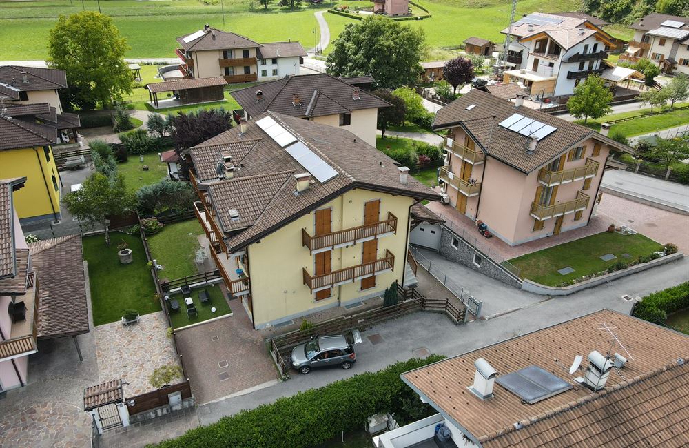 APPARTAMENTO SU DUE LIVELLI CON GARAGE, CANTINA E POSTO AUTO - Vendita Appartamento trilocale Ledro (fraz. Tiarno di Sopra) Valle di Ledro