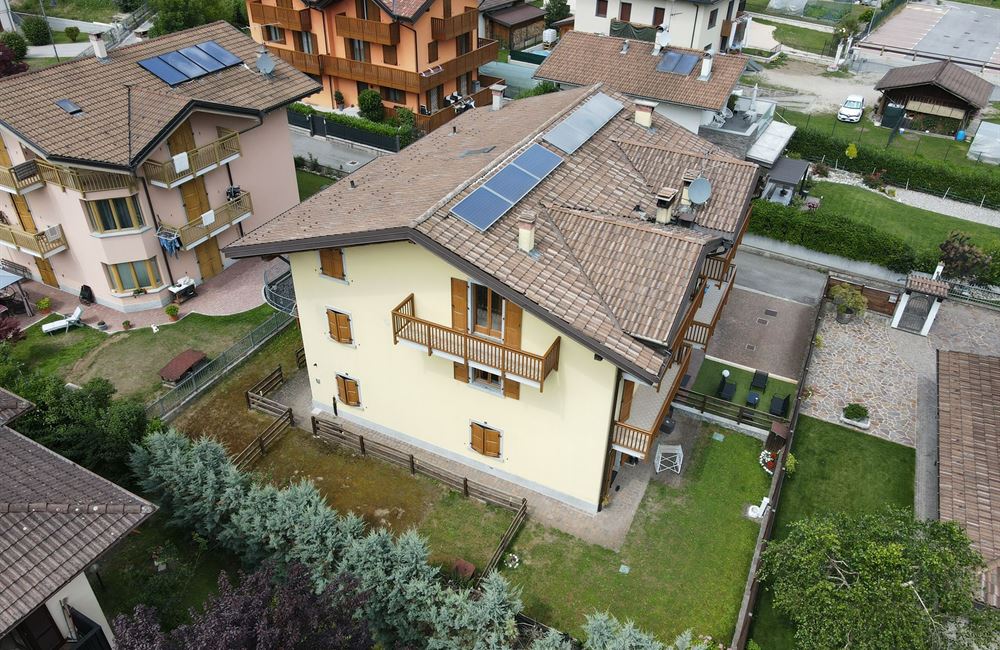 APPARTAMENTO SU DUE LIVELLI CON GARAGE, CANTINA E POSTO AUTO - Vendita Appartamento trilocale Ledro (fraz. Tiarno di Sopra) Valle di Ledro