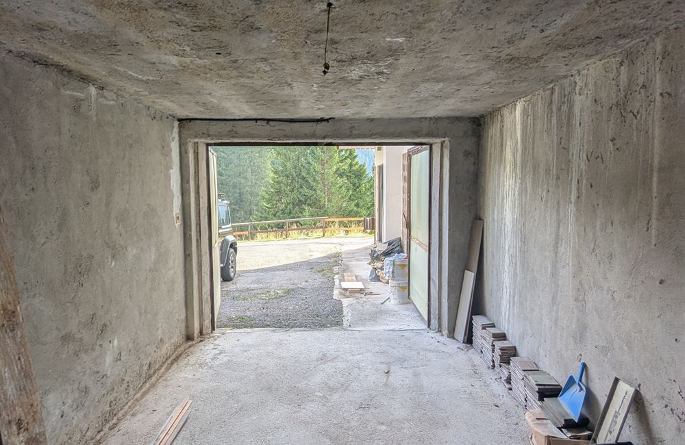 BOX AUTO PRESSO IL CONDOMINIO "TRE PINI", LOCALITÀ TREMALZO - Vendita Altro Ledro (fraz. Tiarno di Sopra) Valle di Ledro