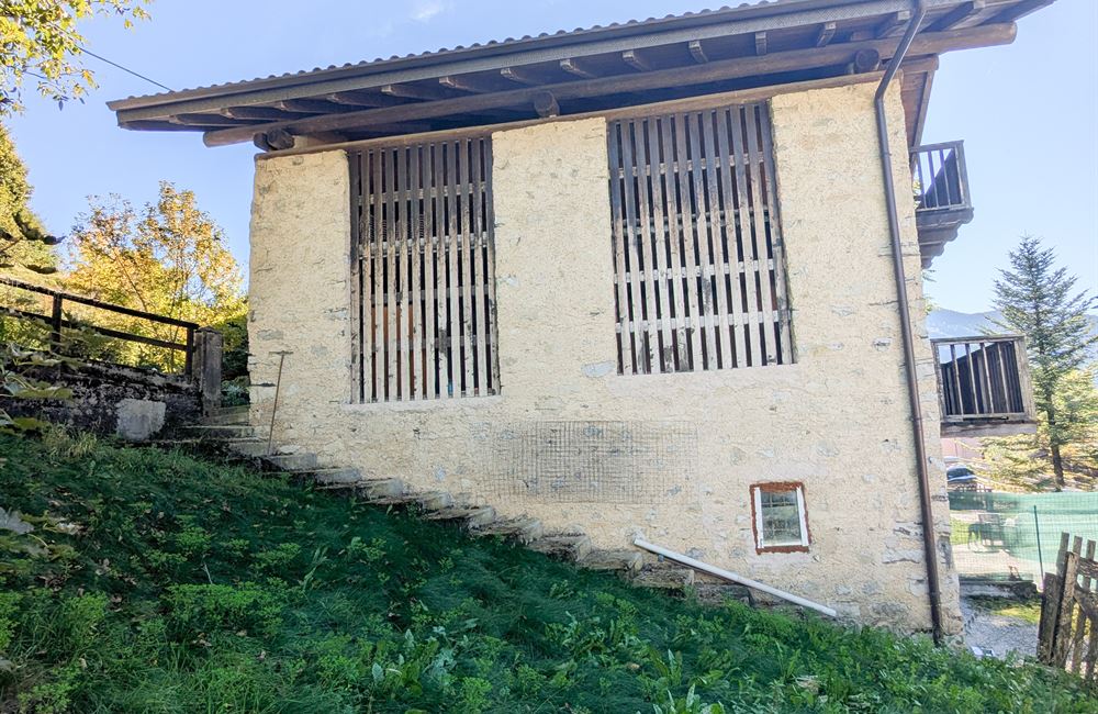 Occasione imperdibile nella splendida Val Concei! - Vendita Porzione di casa Ledro (fraz. Locca) Valle di Ledro