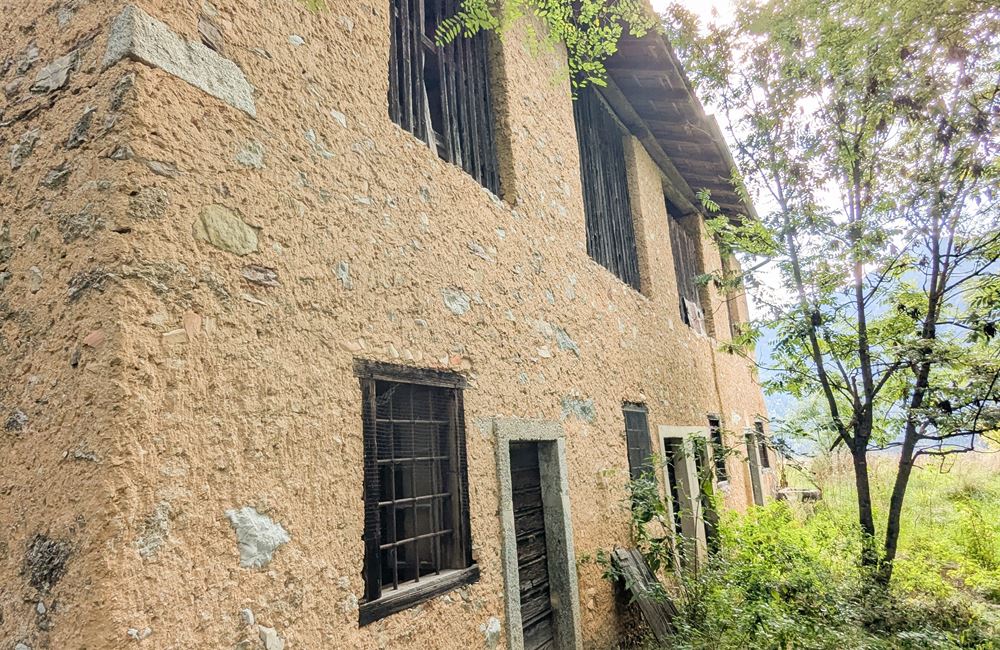 ANTICO FIENILE CON AMPIO TERRENO – POSIZIONE PANORAMICA UNICA - Vendita Fienile Ledro (fraz. Tiarno di Sotto) Valle di Ledro