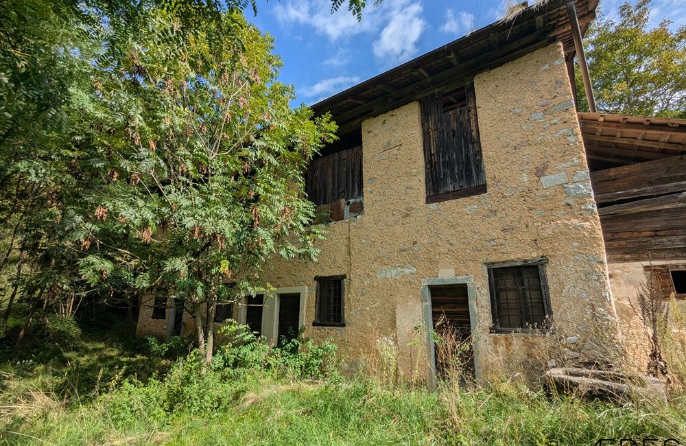 ANTICO FIENILE CON AMPIO TERRENO – POSIZIONE PANORAMICA UNICA - Vendita Fienile Ledro (fraz. Tiarno di Sotto) Valle di Ledro