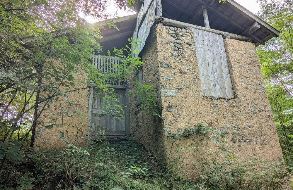 ANTICO FIENILE CON AMPIO TERRENO – POSIZIONE PANORAMICA UNICA - Vendita Fienile Ledro (fraz. Tiarno di Sotto) Valle di Ledro