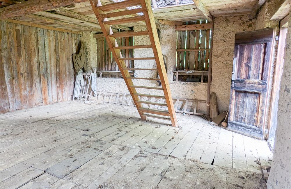 ANTICO FIENILE CON AMPIO TERRENO – POSIZIONE PANORAMICA UNICA - Vendita Fienile Ledro (fraz. Tiarno di Sotto) Valle di Ledro