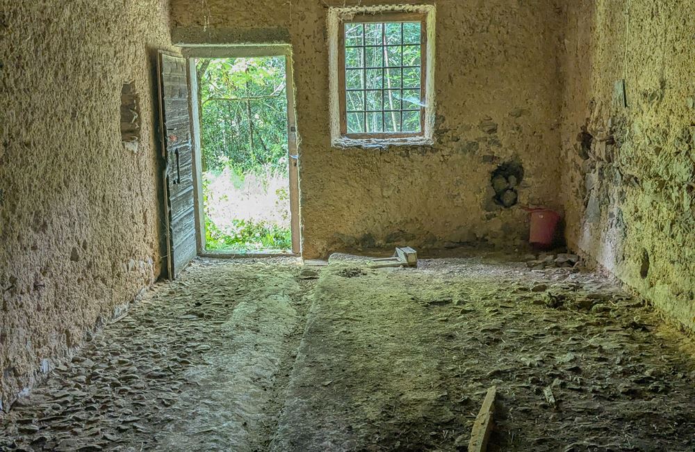 ANTICO FIENILE CON AMPIO TERRENO – POSIZIONE PANORAMICA UNICA - Vendita Fienile Ledro (fraz. Tiarno di Sotto) Valle di Ledro