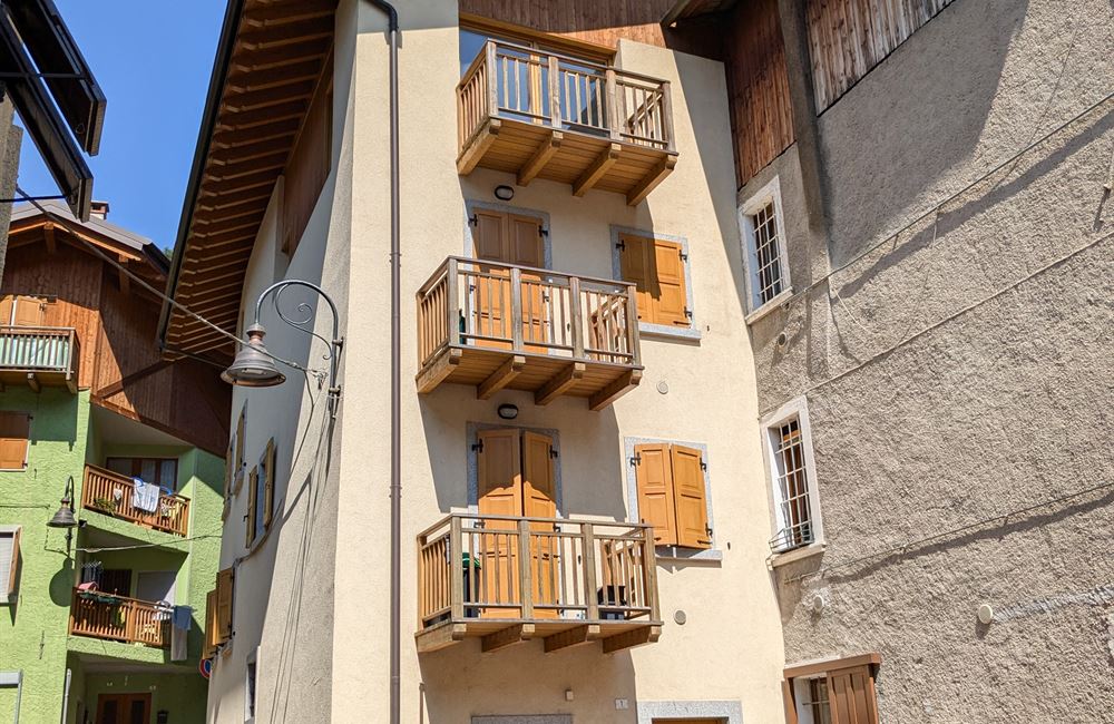 APPARTAMENTO AL GREZZO CON BALCONE - Vendita Appartamento trilocale Ledro (fraz. Tiarno di Sopra) Valle di Ledro