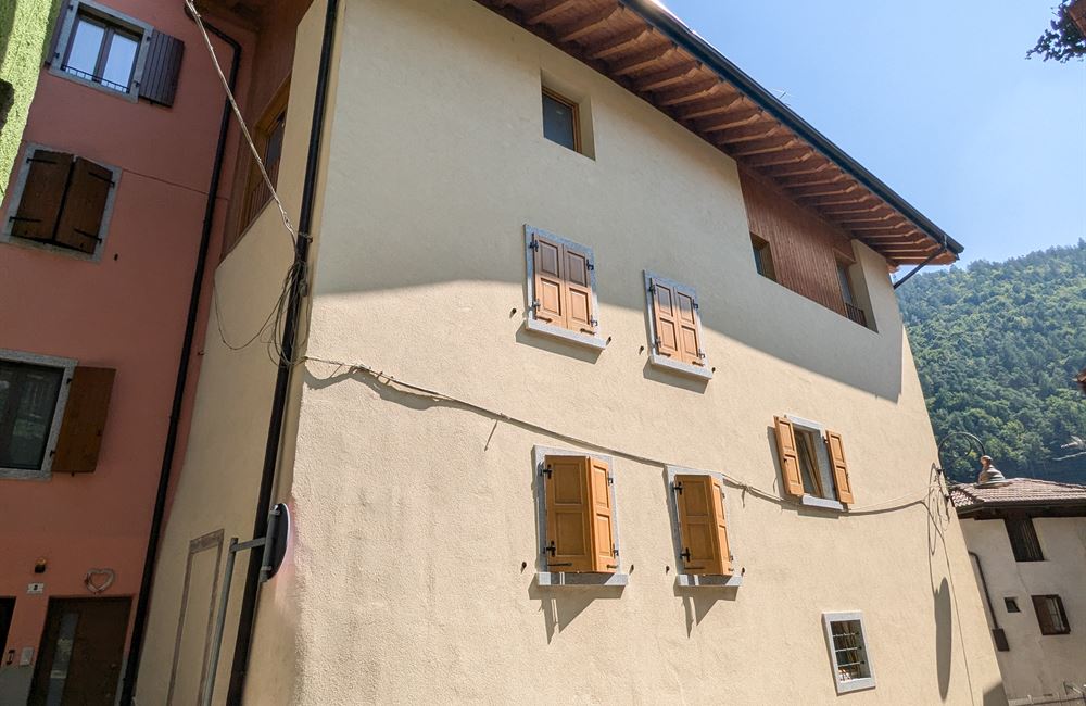APPARTAMENTO AL GREZZO CON BALCONE - Vendita Appartamento trilocale Ledro (fraz. Tiarno di Sopra) Valle di Ledro