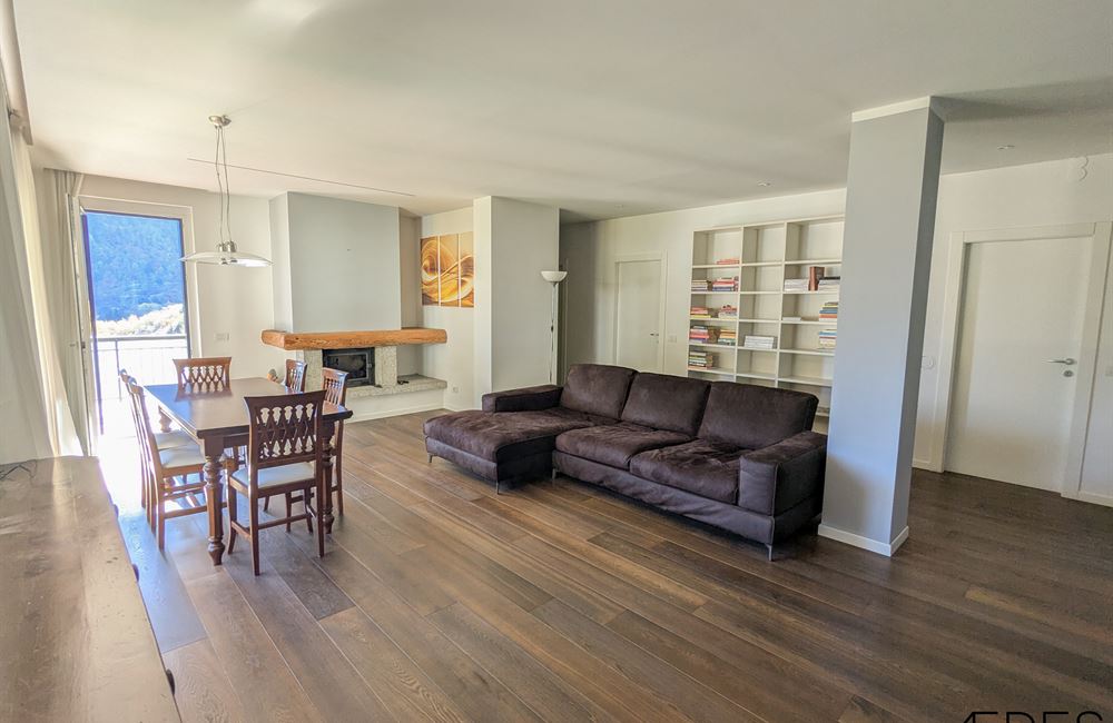 AMPIO APPARTAMENTO RISTRUTTURATO CON TRE CAMERE E TERRAZZO - Vendita Appartamento quadrilocale Ledro (fraz. Molina) Valle di Ledro