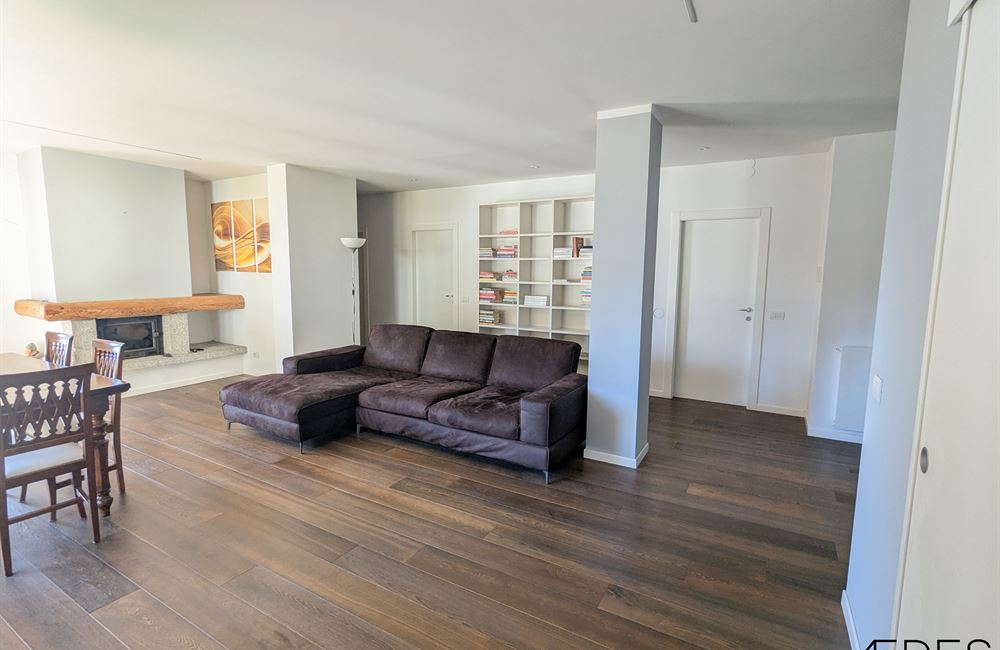 AMPIO APPARTAMENTO RISTRUTTURATO CON TRE CAMERE E TERRAZZO - Vendita Appartamento quadrilocale Ledro (fraz. Molina) Valle di Ledro