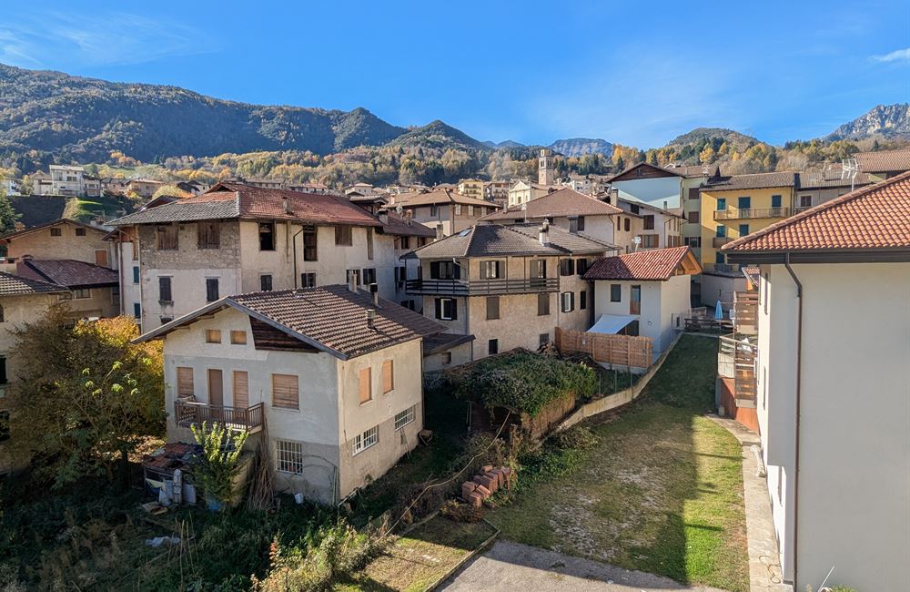 AMPIO APPARTAMENTO RISTRUTTURATO CON TRE CAMERE E TERRAZZO - Vendita Appartamento quadrilocale Ledro (fraz. Molina) Valle di Ledro