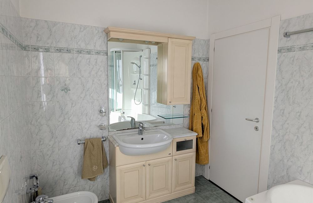 AMPIO APPARTAMENTO RISTRUTTURATO CON TRE CAMERE E TERRAZZO - Vendita Appartamento quadrilocale Ledro (fraz. Molina) Valle di Ledro