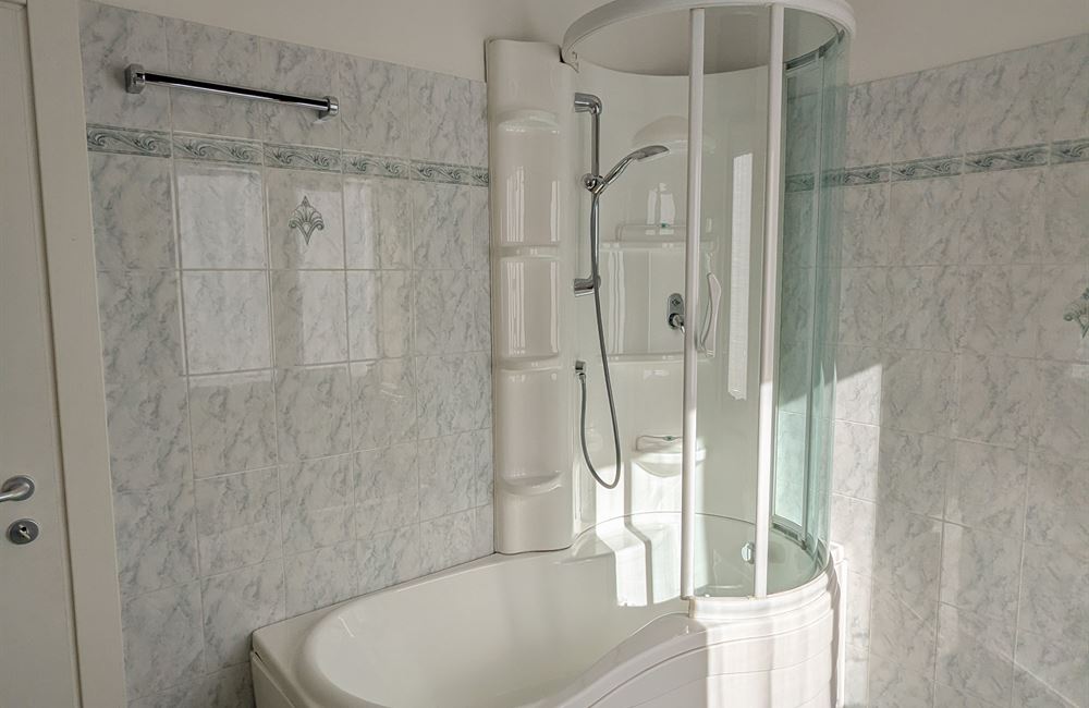 AMPIO APPARTAMENTO RISTRUTTURATO CON TRE CAMERE E TERRAZZO - Vendita Appartamento quadrilocale Ledro (fraz. Molina) Valle di Ledro