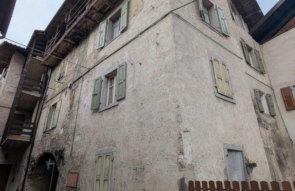 VENDITA EDIFICIO CIELO-TERRA NEL CUORE DI LEGOS – LEDRO - Vendita Edificio terra-cielo Ledro (fraz. Legos) Valle di Ledro