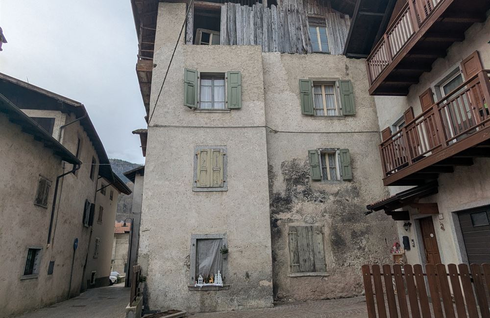 VENDITA EDIFICIO CIELO-TERRA NEL CUORE DI LEGOS – LEDRO - Vendita Edificio terra-cielo Ledro (fraz. Legos) Valle di Ledro