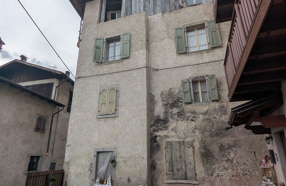 VENDITA EDIFICIO CIELO-TERRA NEL CUORE DI LEGOS – LEDRO - Vendita Edificio terra-cielo Ledro (fraz. Legos) Valle di Ledro