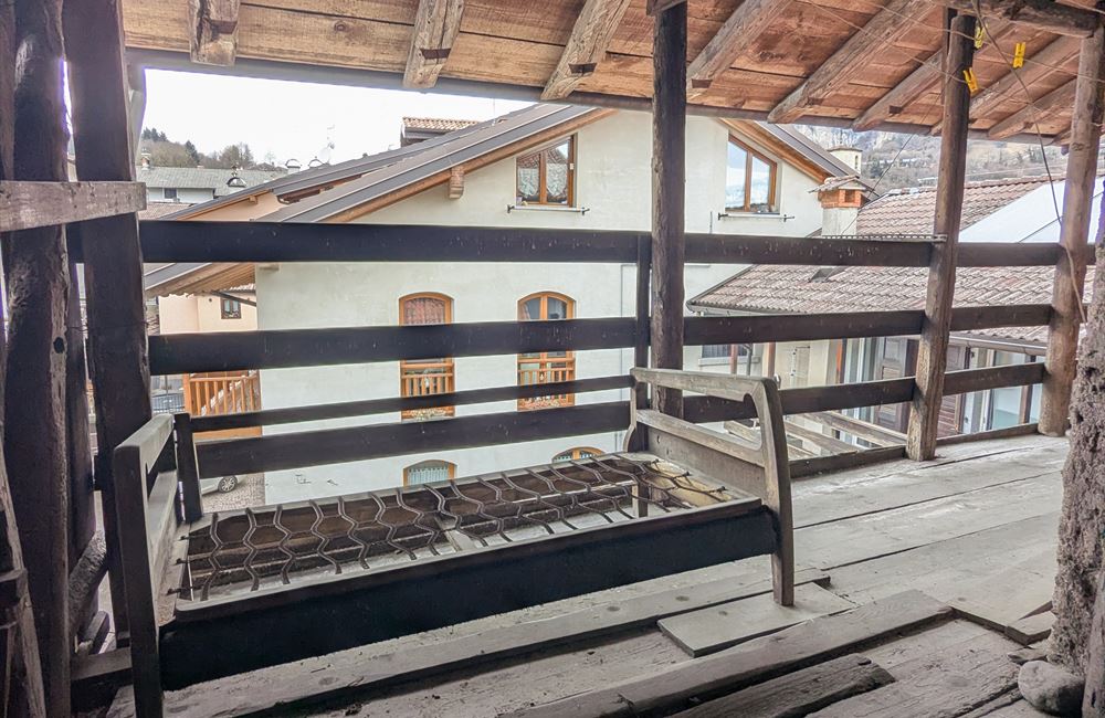 VENDITA EDIFICIO CIELO-TERRA NEL CUORE DI LEGOS – LEDRO - Vendita Edificio terra-cielo Ledro (fraz. Legos) Valle di Ledro