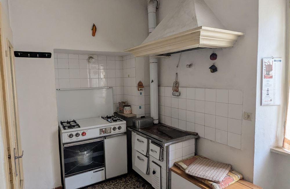 VENDITA EDIFICIO CIELO-TERRA NEL CUORE DI LEGOS – LEDRO - Vendita Edificio terra-cielo Ledro (fraz. Legos) Valle di Ledro