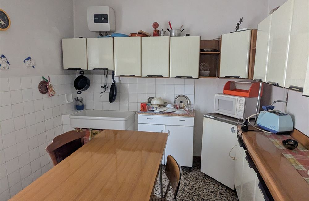 VENDITA EDIFICIO CIELO-TERRA NEL CUORE DI LEGOS – LEDRO - Vendita Edificio terra-cielo Ledro (fraz. Legos) Valle di Ledro