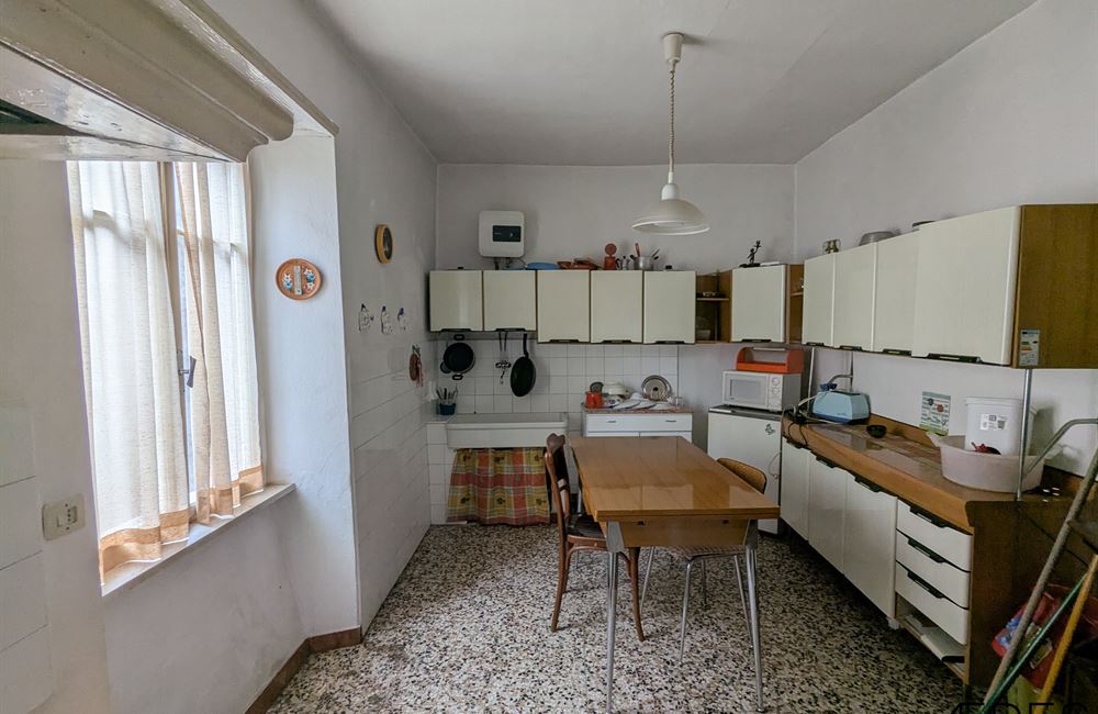 VENDITA EDIFICIO CIELO-TERRA NEL CUORE DI LEGOS – LEDRO - Vendita Edificio terra-cielo Ledro (fraz. Legos) Valle di Ledro