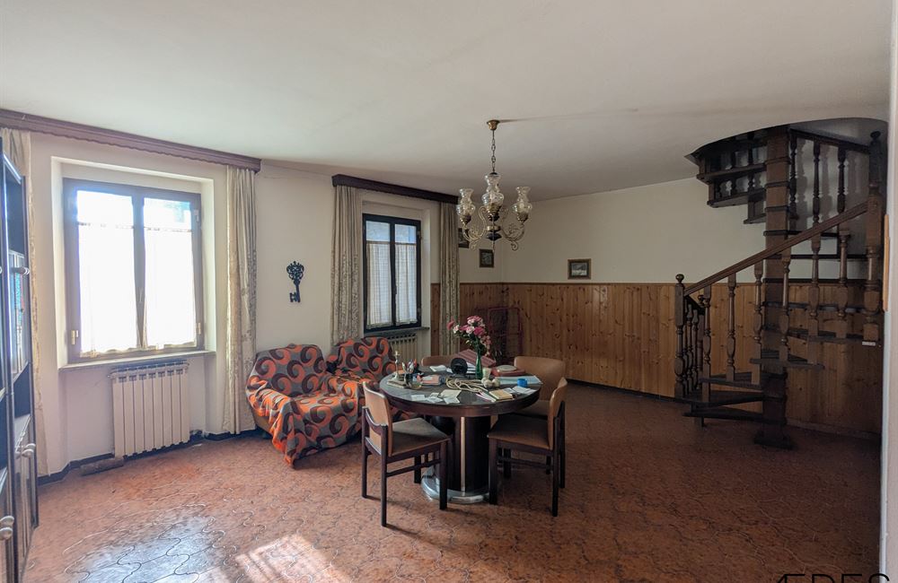 AMPIO QUADRILOCALE CON NUMEROSE PERTINENZE ESCLUSIVE - Vendita Appartamento quadrilocale Borgo Chiese (fraz. Condino) Altro