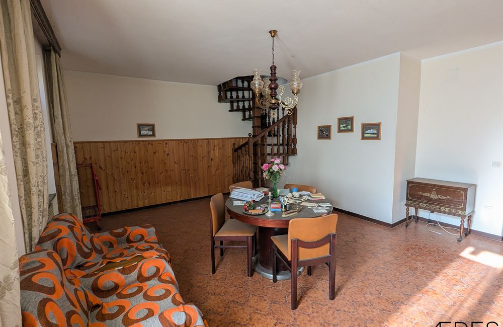 AMPIO QUADRILOCALE CON NUMEROSE PERTINENZE ESCLUSIVE - Vendita Appartamento quadrilocale Borgo Chiese (fraz. Condino) Altro