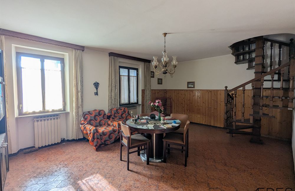 AMPIO QUADRILOCALE CON NUMEROSE PERTINENZE ESCLUSIVE - Vendita Appartamento quadrilocale Borgo Chiese (fraz. Condino) Altro