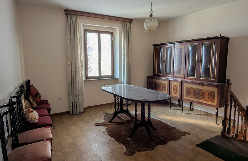 AMPIO QUADRILOCALE CON NUMEROSE PERTINENZE ESCLUSIVE - Vendita Appartamento quadrilocale Borgo Chiese (fraz. Condino) Altro