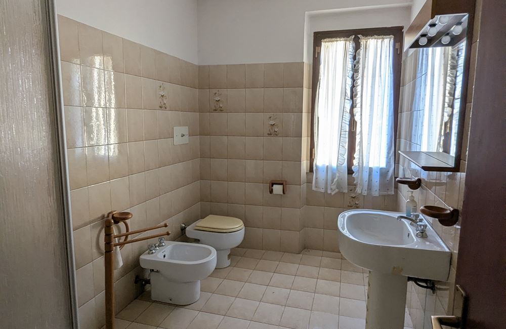 AMPIO QUADRILOCALE CON NUMEROSE PERTINENZE ESCLUSIVE - Vendita Appartamento quadrilocale Borgo Chiese (fraz. Condino) Altro