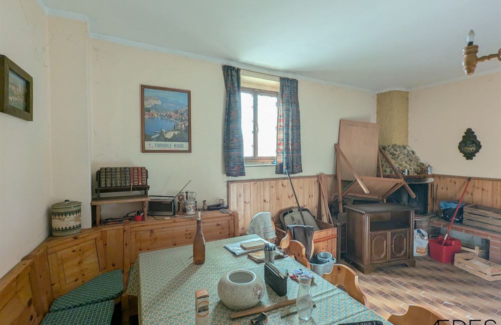 AMPIO QUADRILOCALE CON NUMEROSE PERTINENZE ESCLUSIVE - Vendita Appartamento quadrilocale Borgo Chiese (fraz. Condino) Altro