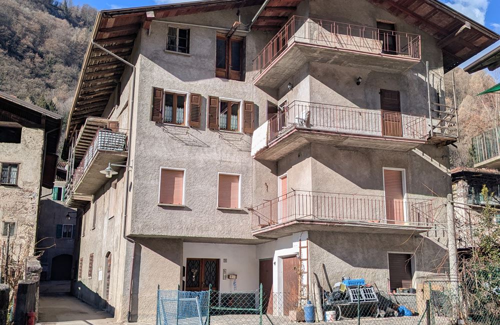 AMPIO QUADRILOCALE CON NUMEROSE PERTINENZE ESCLUSIVE - Vendita Appartamento quadrilocale Borgo Chiese (fraz. Condino) Altro