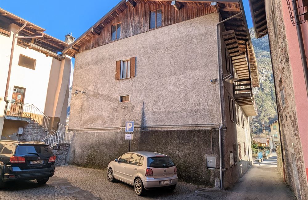 AMPIO QUADRILOCALE CON NUMEROSE PERTINENZE ESCLUSIVE - Vendita Appartamento quadrilocale Borgo Chiese (fraz. Condino) Altro