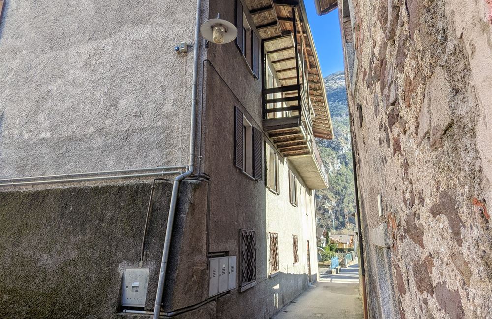 AMPIO QUADRILOCALE CON NUMEROSE PERTINENZE ESCLUSIVE - Vendita Appartamento quadrilocale Borgo Chiese (fraz. Condino) Altro