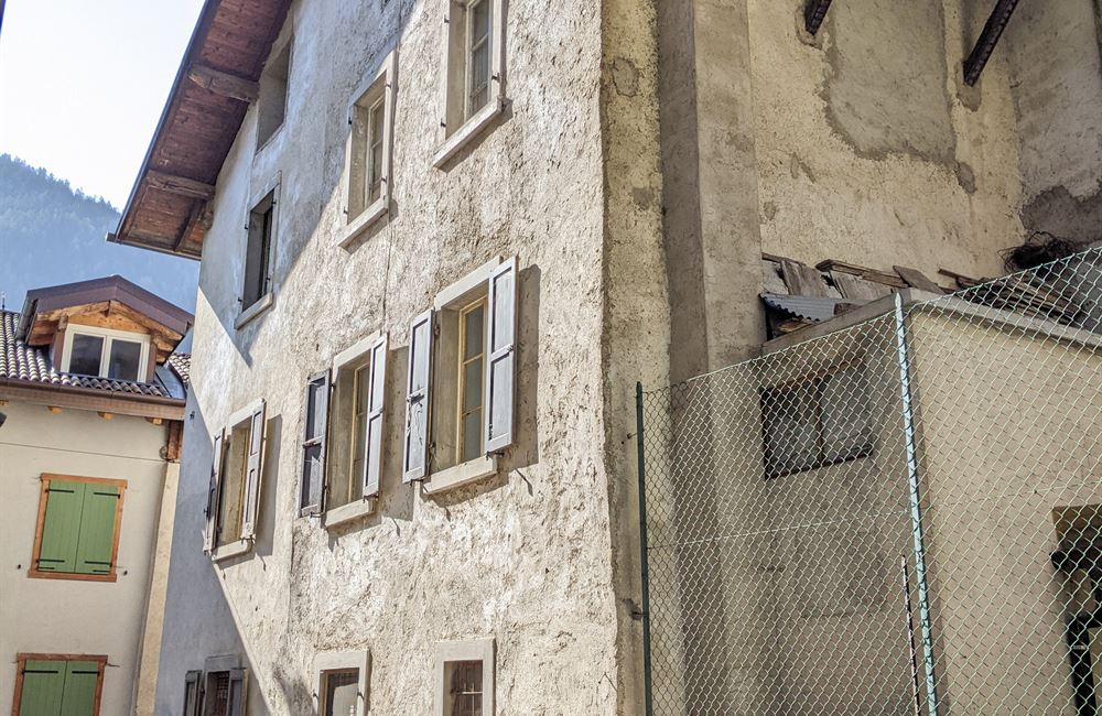 EDIFICIO CIELO-TERRA NEL CENTRO STORICO DI BEZZECCA - Vendita Edificio terra-cielo Ledro (fraz. Bezzecca) Valle di Ledro