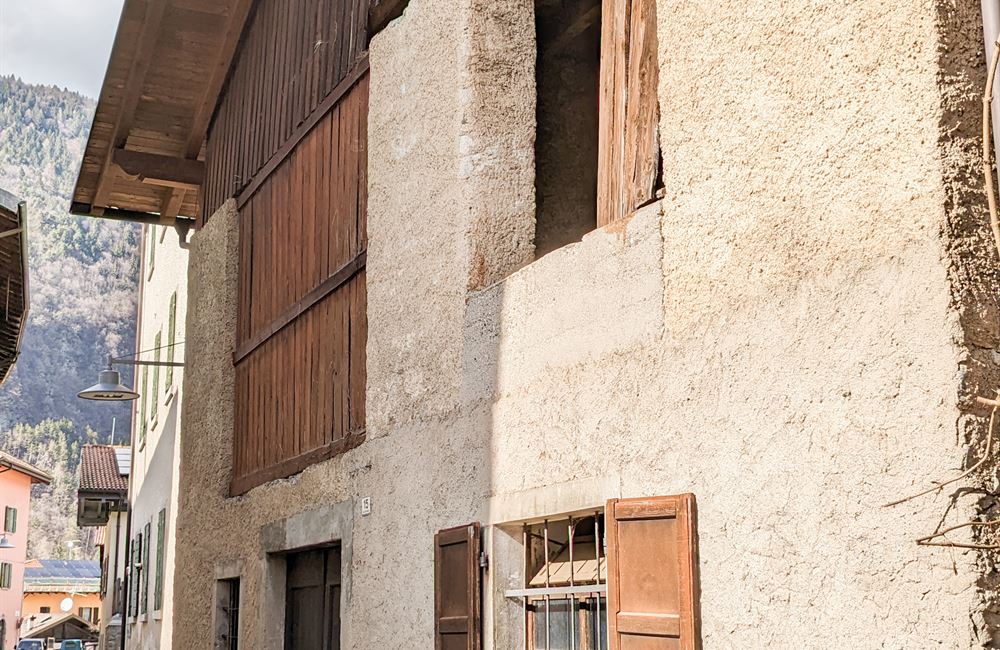 ANTICO FIENILE DA RISTRUTTURARE A LOCCA - Vendita Fienile Ledro (fraz. Locca) Valle di Ledro