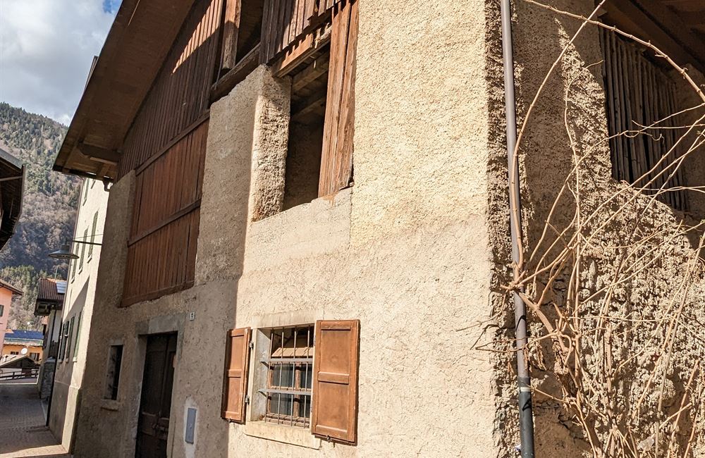 ANTICO FIENILE DA RISTRUTTURARE A LOCCA - Vendita Fienile Ledro (fraz. Locca) Valle di Ledro